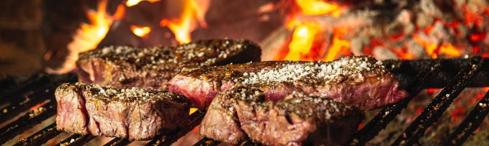 Un barbecue en briques peut être le point central de nombreuses fêtes de jardin.